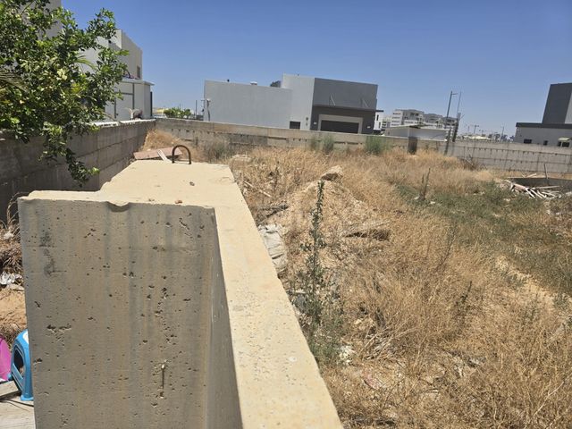 מגרשים
