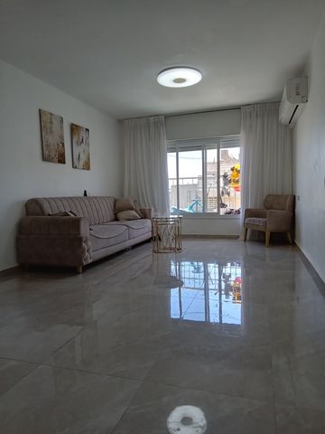השישה עשר 