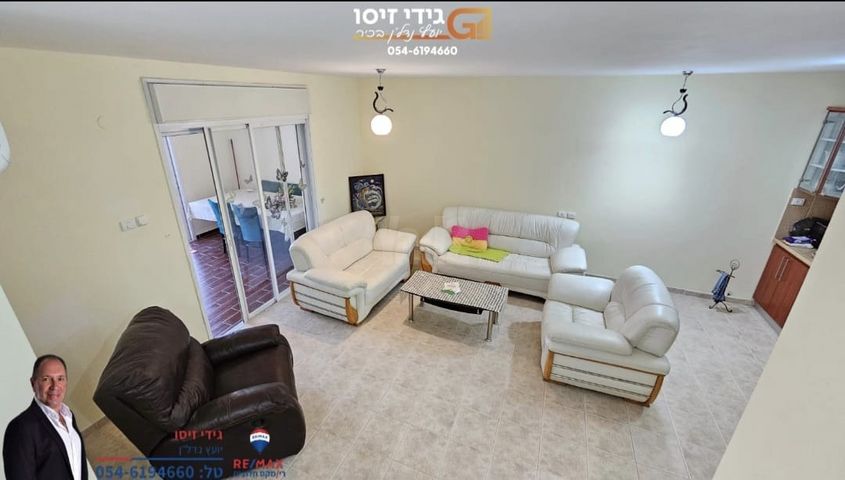 השקד 