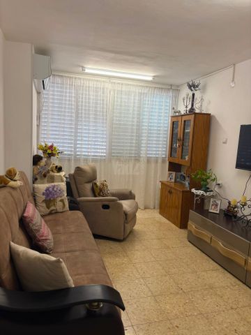הנרייטה סולד 28