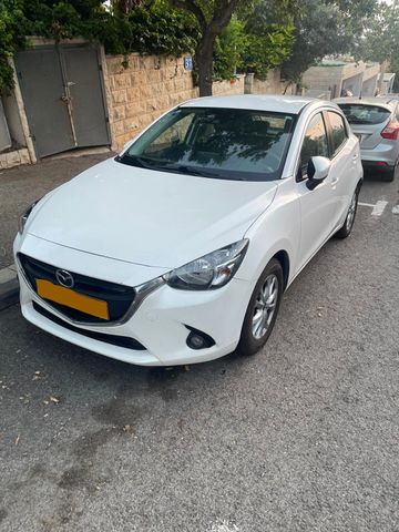 מודעת רכב מאזדה 2