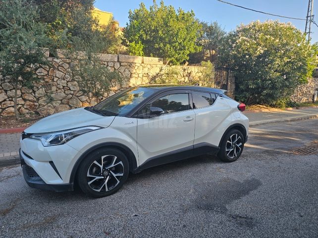 מודעת רכב טויוטה C-HR