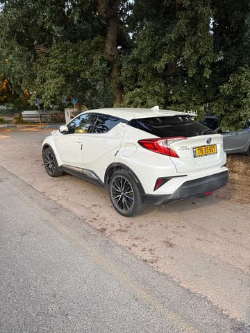 מודעת רכב טויוטה C-HR