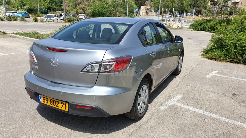 מודעת רכב מאזדה 3
