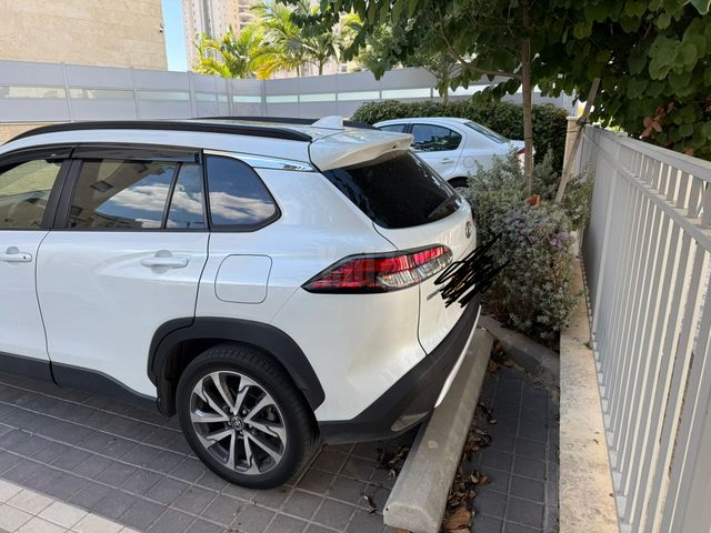 מודעת רכב טויוטה קורולה קרוס