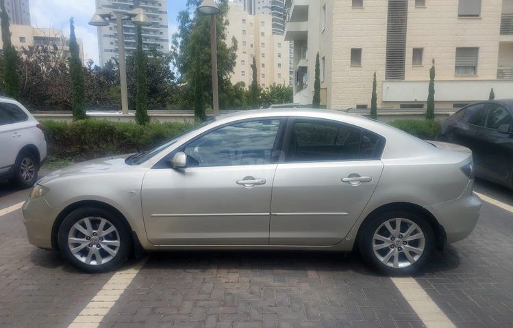 מודעת רכב מאזדה 3
