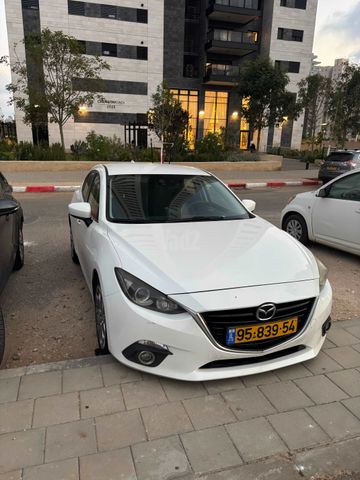 מודעת רכב מאזדה 3