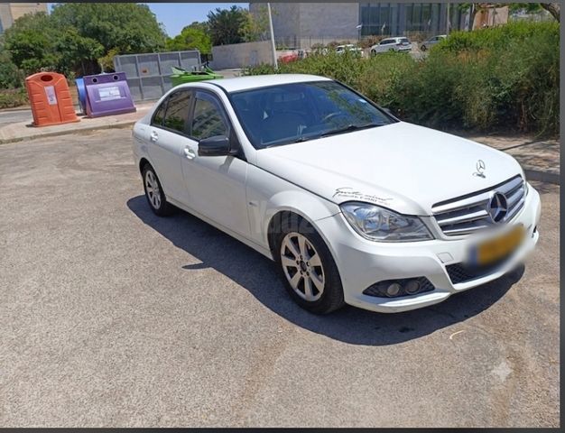 מודעת רכב מרצדס-בנץ C-class