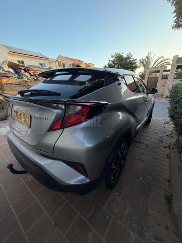 מודעת רכב טויוטה C-HR