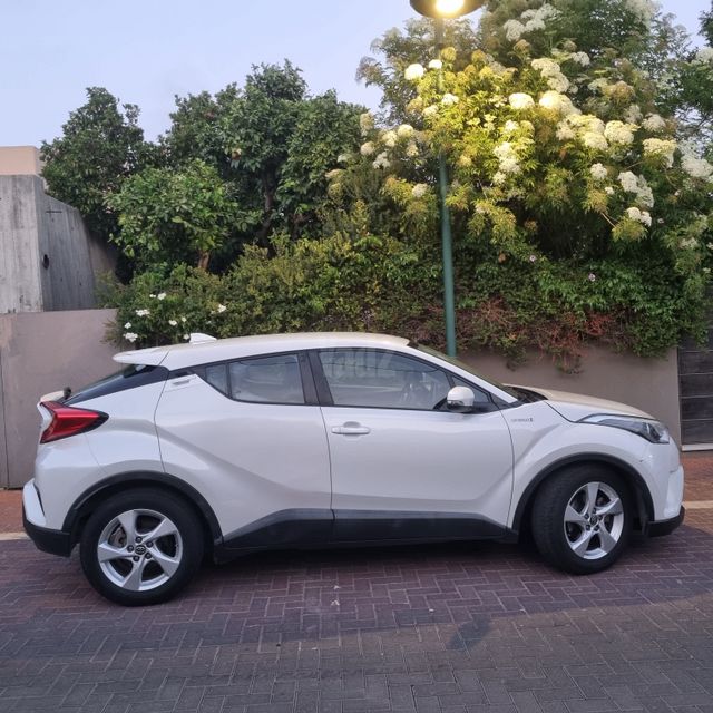 מודעת רכב טויוטה C-HR