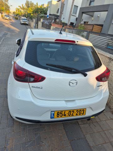 מודעת רכב מאזדה 2