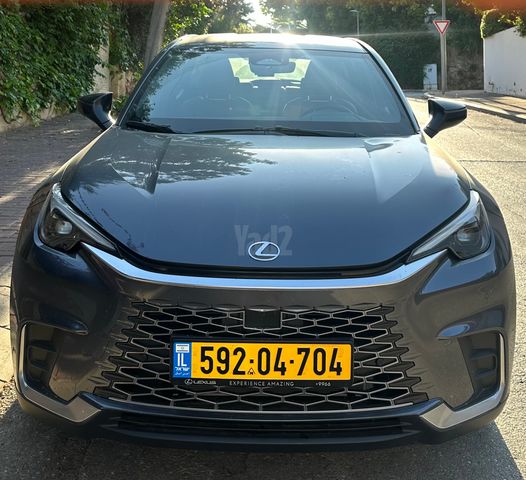 מודעת רכב לקסוס LBX