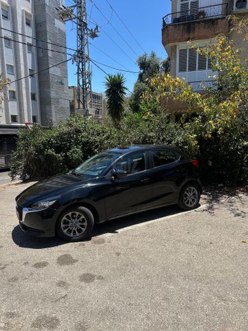 מודעת רכב מאזדה 2