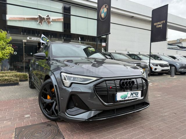 מודעת רכב אאודי E-tron 1