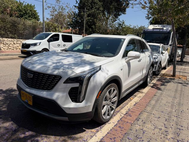 מודעת רכב קאדילק XT4 1