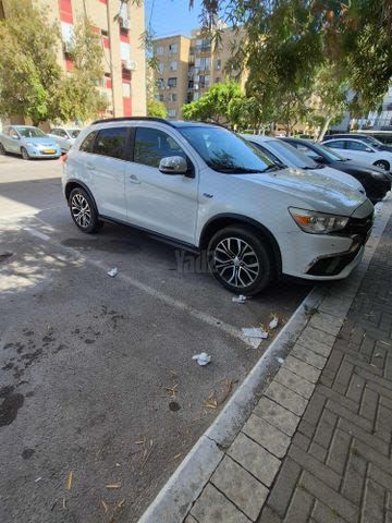 מודעת רכב מיצובישי ASX