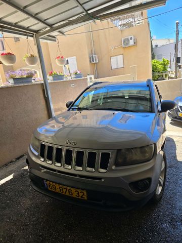 מודעת רכב ג'יפ קומפאס