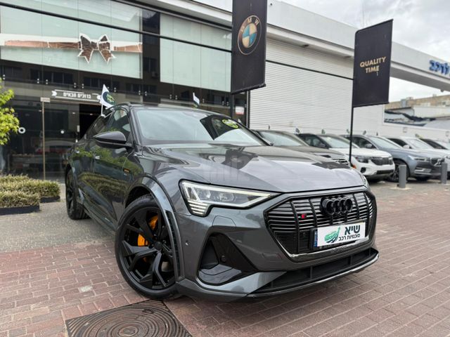 מודעת רכב אאודי E-tron 3