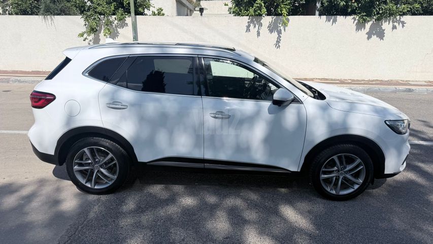 מודעת רכב אם ג'י EHS PHEV