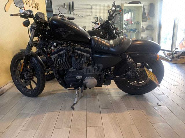 מודעת רכב הרלי דיווידסון איירון 883