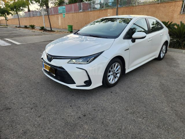 מודעת רכב טויוטה קורולה 1