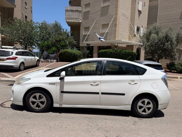 מודעת רכב טויוטה פריוס