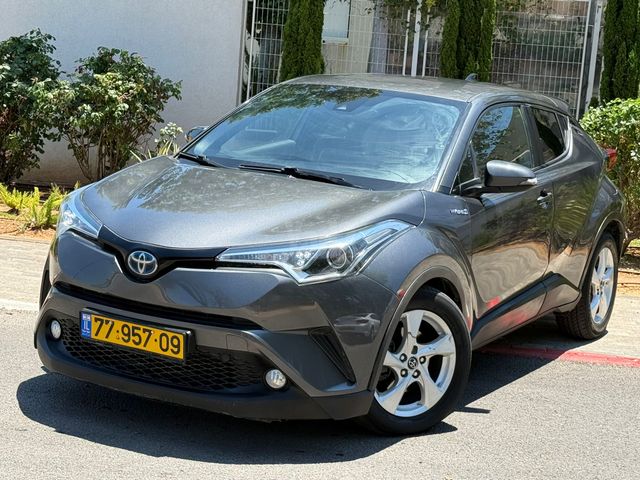 מודעת רכב טויוטה C-HR