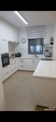 נצר חזני 20