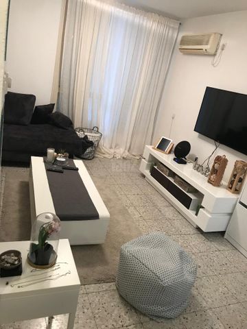 הדר 79