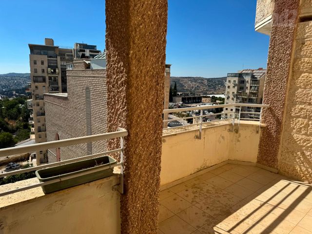 דירה למכירה בירושלים (תיווך) — 4