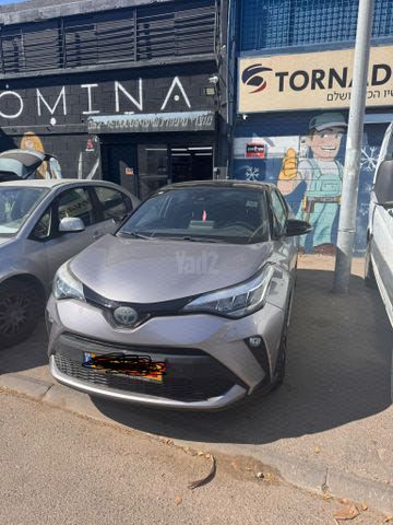 מודעת רכב טויוטה C-HR
