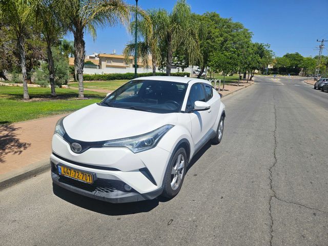 מודעת רכב טויוטה C-HR