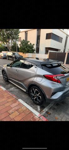 מודעת רכב טויוטה C-HR