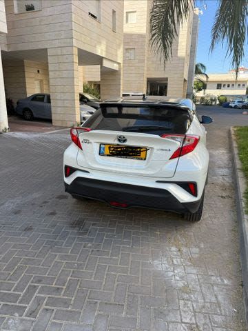מודעת רכב טויוטה C-HR