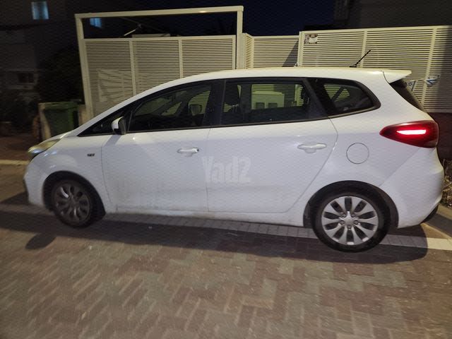 מודעת רכב קיה קארנס