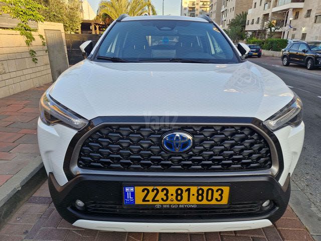 מודעת רכב טויוטה קורולה קרוס
