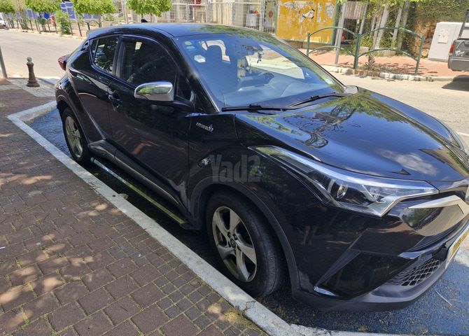מודעת רכב טויוטה C-HR