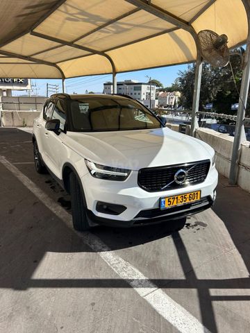מודעת רכב וולוו XC40