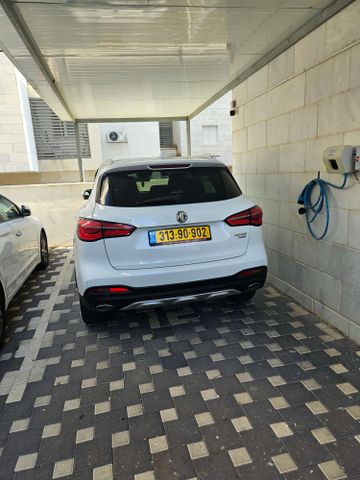 מודעת רכב אם ג'י EHS PHEV
