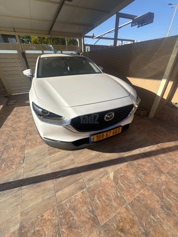 מודעת רכב מאזדה CX-30