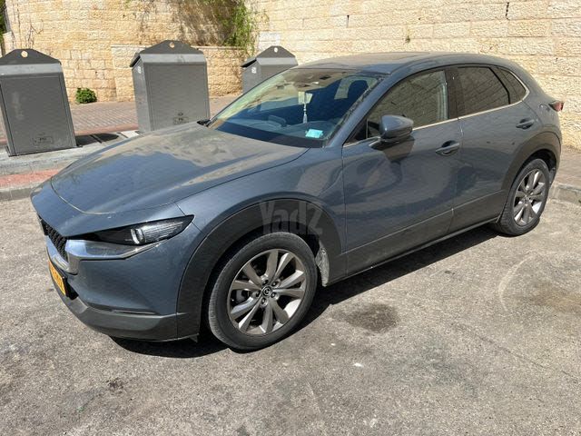 מודעת רכב מאזדה CX-30
