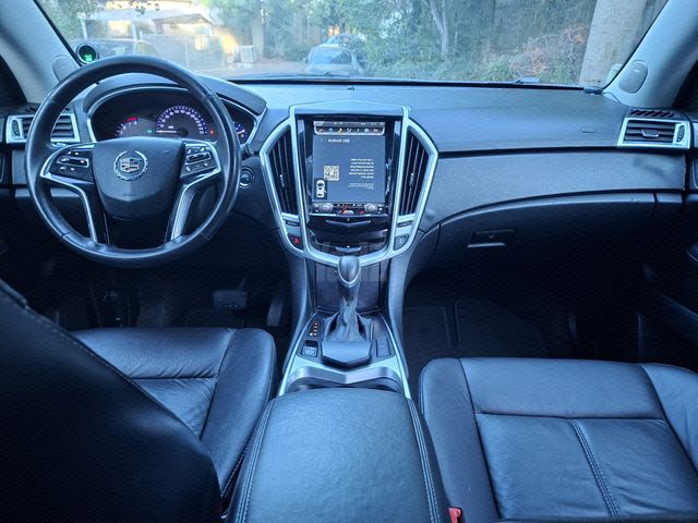 מודעת רכב קאדילק SRX