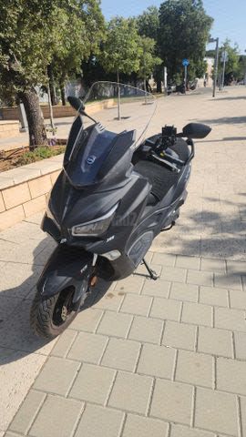 מודעת רכב סאן יאנג ג'וי-מקס Z-300
