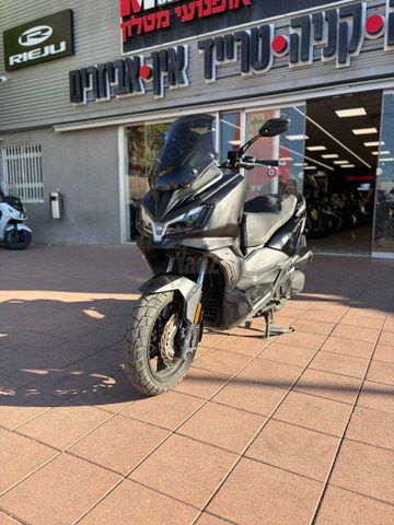 מודעת רכב סאן יאנג ADX 300