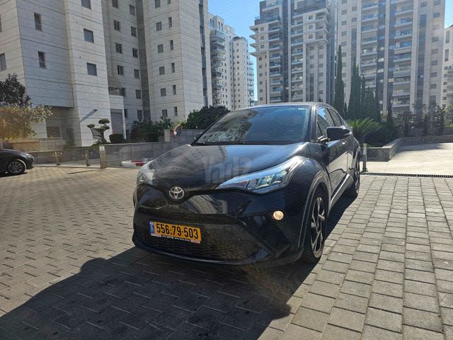 מודעת רכב טויוטה C-HR