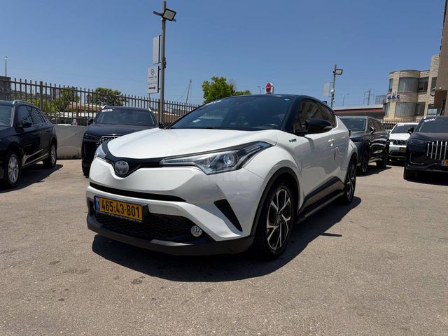 מודעת רכב טויוטה C-HR