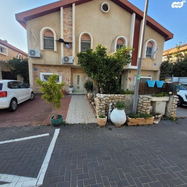 הזרזיר 8