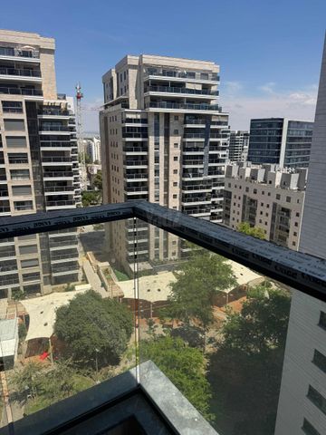 אחאב 3