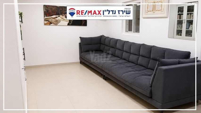 השומר 13