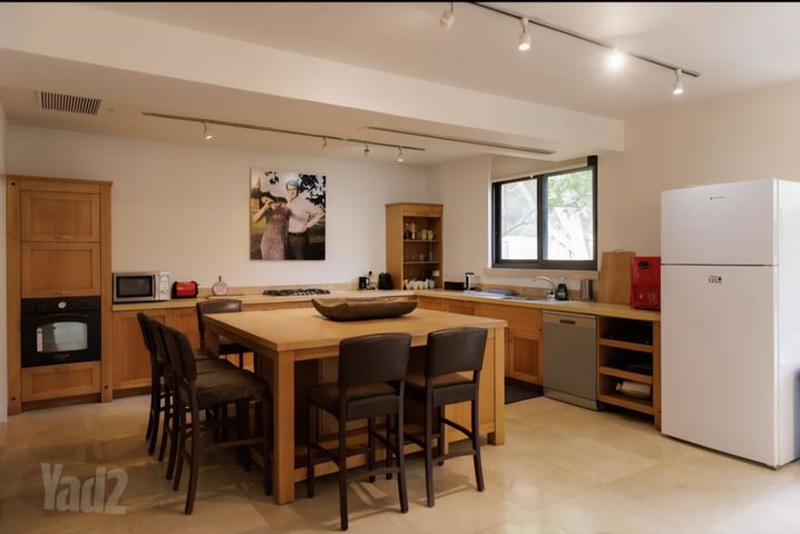 תמונה 5 של דירת 9 חדרים להשכרה בהרצליה
